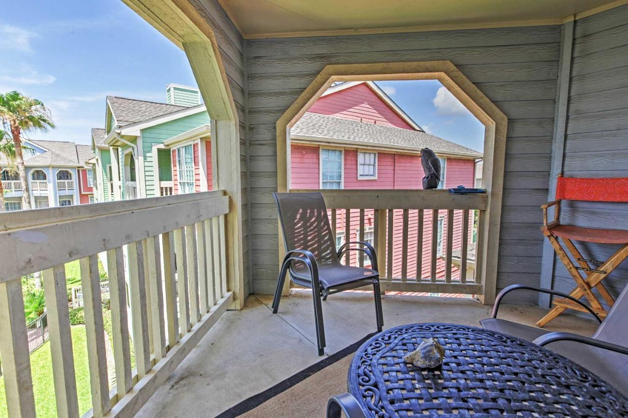 Colorful Galveston Retreat Steps From Beach And Pool Exterior photo